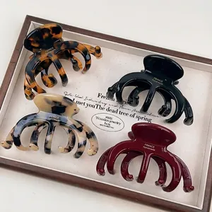 Ensemble de grandes pinces à cheveux élégantes en couleurs écaille, noir, marbre et bordeaux