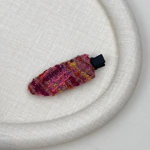 Französische Tweed-Haarspange mit bunter Webstruktur für elegantes Seiten-Styling