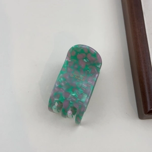 Französischer Haarklammer aus Acetat mit buntem Mosaikmuster für elegantes Haarstyling