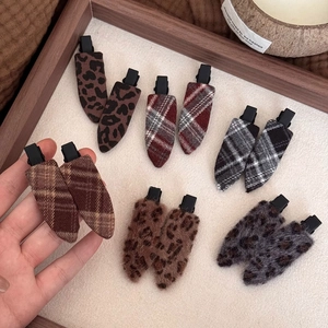 Vintage Plaid Leopard Print Hair Clips For Women Girls Winter Plush Fabric Wrapped Duckbill Clips Seamless Side Clips Hair Accessories