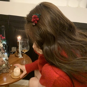 Barrette de Noël artisanale en velours rouge et vert pour une coiffure de fête