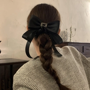 Chouchou Nœud en Satin Noir pour Femmes avec Strass Carré Élégant Grand Nœud Attache-Cheveux avec Ruban Accessoires Cheveux Mode Coréenne
