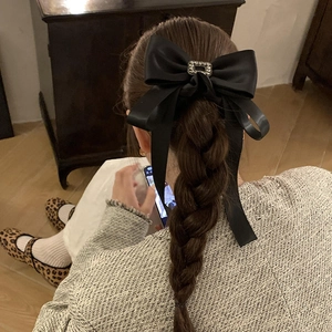 Élastique nœud en satin noir avec boucle en diamants pour coiffure queue de cheval