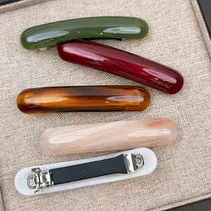 Fünf elegante Acetat-Haarspangen in verschiedenen Farben wie Olivgrün und Bernstein