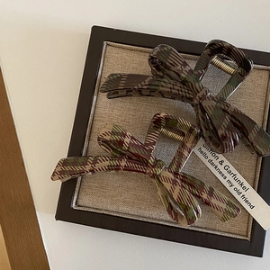 Set di mollette per capelli a fiocco scozzese in verde e rosso per acconciature eleganti