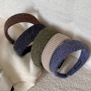 Knitted wide headband set for women in autumn colors with ribbed texture and handmade label