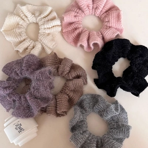 Lot de six chouchous tricotés en peluche colorés pour cheveux style automne-hiver doux