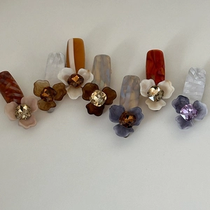 Set di 6 fermagli per capelli con fiori di iris in resina e cristalli centrali
