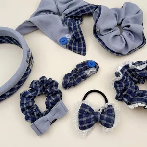 Blaues Karo-Haar-Accessoire-Set mit Haarreif, Scrunchie und Schleife im Preppy-Stil
