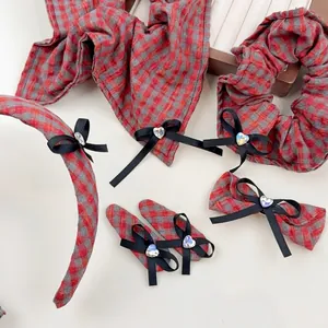 Set d'accessoires cheveux à carreaux rouge et gris avec cœur strass et nœuds