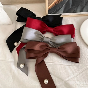Ensemble de pinces à cheveux à nœuds en satin avec pendentifs en perles et longs rubans