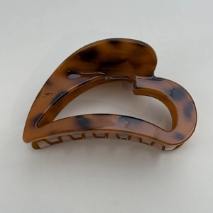 French vintage heart hollow claw clip with amber tortoiseshell texture for women hair