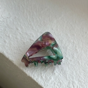 Detail of triangle acetate hair claw with purple marble texture and France Handmade logo