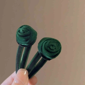 Pair of dark green velvet rose hair clips with vintage French style and floral design