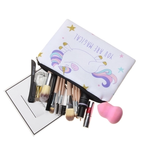 Weiße Kosmetiktasche aus Segeltuch mit Einhorn-Aufdruck und YOU ARE MAGICAL Slogan