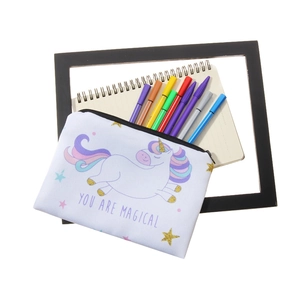 Kosmetiktasche aus Segeltuch mit Einhorn-Druck und You Are Magical Schriftzug in Weiß