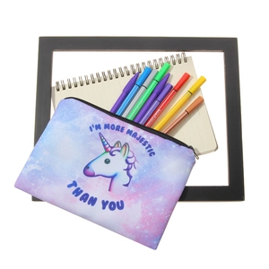 Trousse à maquillage avec imprimé licorne étoilée et motif dégradé coloré