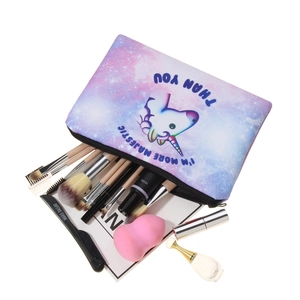Trousse à maquillage licorne ciel étoilé avec slogan majestueux pour femmes stylées