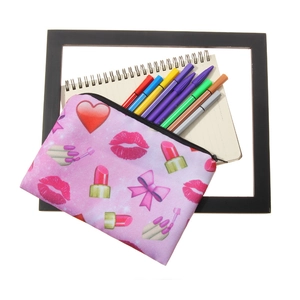 Pink 3D digital print makeup bag with lip and heart patterns for cosmetic storage