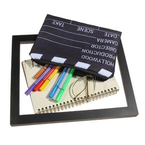 Trousse à cosmétiques noire en toile avec motif de clap de cinéma pour rangement