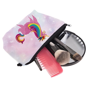 Kosmetiktasche mit Einhorn-Lama-Druck auf Sternenhimmel-Hintergrund mit Zubehör