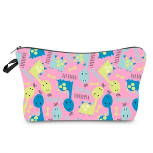 Detailaufnahme der rosa Kosmetiktasche mit Dinomuster und schwarzem Reißverschluss