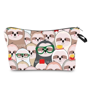 Détail de la trousse de maquillage imperméable avec motif paresseux et fermeture éclair