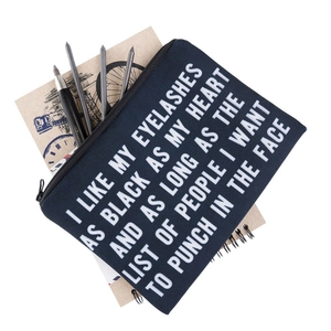 Trousse à maquillage en toile bleu foncé avec slogan blanc et fermeture éclair noire robuste