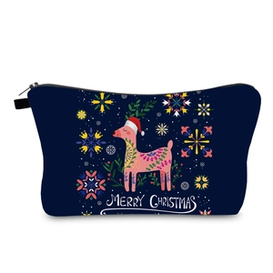 Vue détaillée d'une trousse de maquillage de Noël bleu marine avec motif renne rose