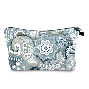 Detail view of water-resistant paisley mandala travel bag with premium metal zipper