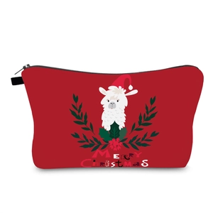Gros plan sur la trousse de Noël lama avec imprimé festif et fermeture éclair noire