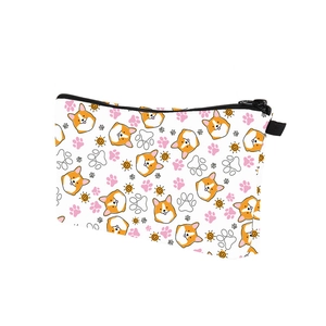 Détail de la trousse à maquillage étanche motif Corgi avec fermeture éclair et dragonne