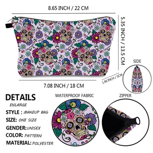 Vue détaillée de la trousse de maquillage en polyester imperméable avec motifs de crâne