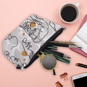 Trousse de maquillage imperméable à imprimé visage sur fond plat rose pastel