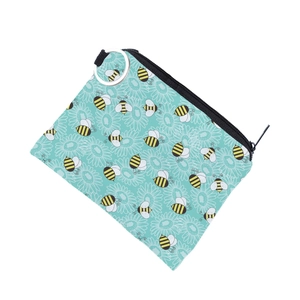 Porte-monnaie étanche avec imprimé abeilles et anneau porte-clés sur fond blanc