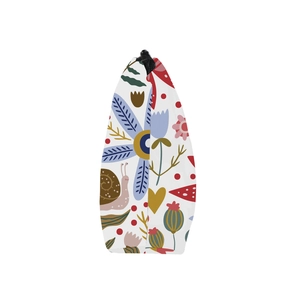 Détail d'une trousse de maquillage à motifs floraux colorés avec escargots et cœurs
