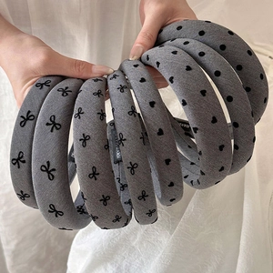 Gray thick headband set with black bow and heart patterns for high skull top hair style
