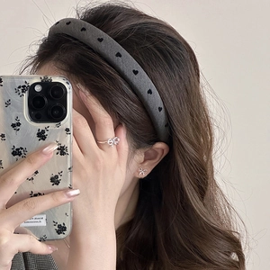 Chic padded bow headband with heart patterns and matching silver jewelry set