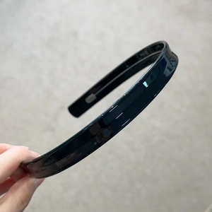 Serre-tête large en acétate noir brillant au design minimaliste en forme de U élégant