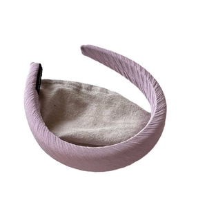 Serre-tête large en tissu violet au design 3D rembourré pour coiffure élégante de femme