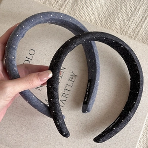 Serre-tête en denim rembourré avec strass brillants pour un accessoire de coiffure volumineux