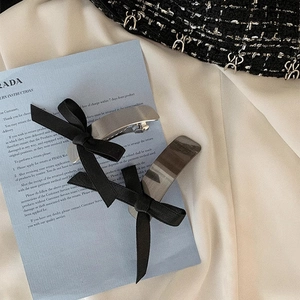 Barrettes à cheveux en alliage d'argent avec nœuds en satin noir pour femmes