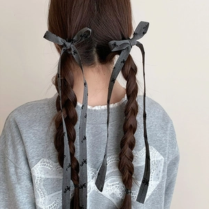 Graue Haarschleifen im Ballett-Stil mit schwarzem Aufdruck für elegante Flechtfrisuren