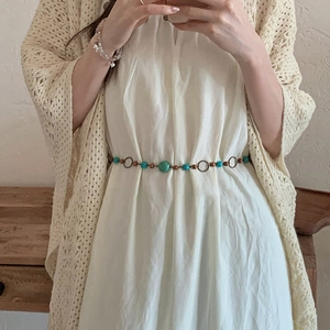 Chaîne de taille bohème en perles de turquoise et anneaux en laiton vintage
