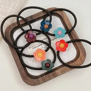 6er-Set bunte Blumen-Haargummis mit elastischen Bändern in einer Holzschale