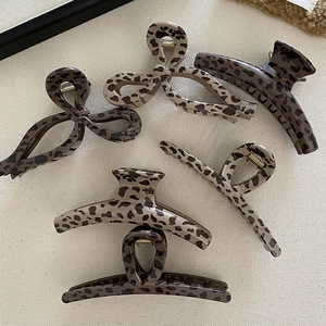 French Vintage Leopard Print Hair Claw Clip Large Acrylic Shark Clip Korean Style Fashion Hair Accessory For Women