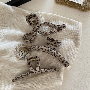 Three-piece set of retro French leopard print hair claws in various elegant shapes