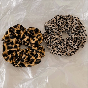 Vintage leopard print scrunchies set made of soft fabric for ponytail styling