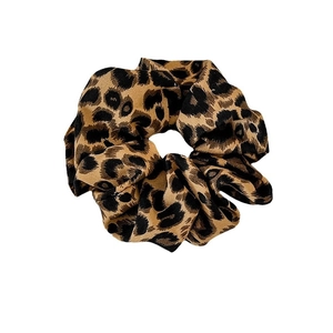 Retro leopard print scrunchie for women made of soft high-elastic polished fabric