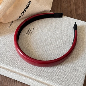 Detailed close-up of dark red leather headband with anti-slip inner lining on books